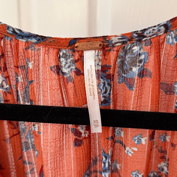 Free People V Neck Floral Blouse - Picture 6 of 10